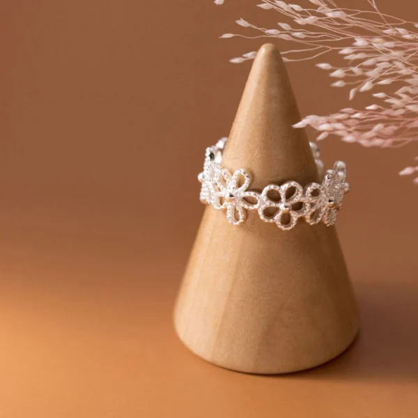 Cut Out Daisy Ring