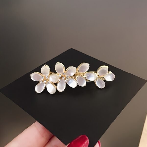 Cat-Eye Floral Hairpin Elegant Flower Design Hair Accessory